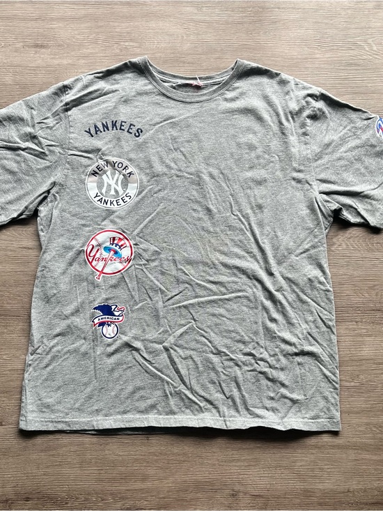 Mitchell & Ness Other - New York Yankees T-shirt Mens Mitchell & Ness Grey Hometown Vintage Logo Sz XL